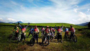AK11 mtbikers club at Wayang Windu Bike Park. Pangalengan. West Java #mtbindonesia #mtbpictureoftheday #mtblife…