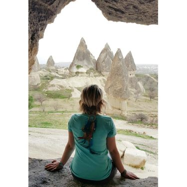 گفت: آدمها با رویاهایشان زندگی میکنند. گفتم: چرا که نه! مگه چیزی غیر&hellip;