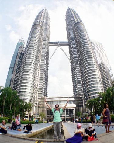 One of the favorite places i’ve been to. The awesome Petronas Twin Towers. #stayandwander…