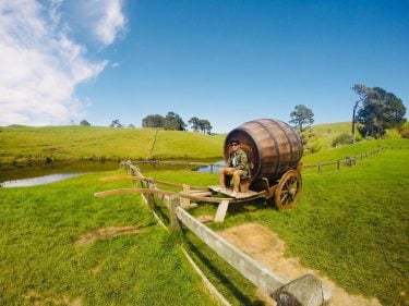 Grass is greener on the otherside. New Zealand Follow -> @travelpamore81 . . .…
