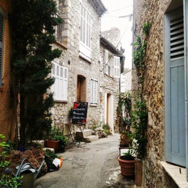 Mougins streets #mougins #french #cotedazur #france #architecturelovers #thediscoverer #beautifuldestinations #worlderlust #travelblogger #lonlyplanet #femmetraveller #femmetravel…