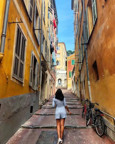 These beautiful alleys • • • • • • • • • • #travel…