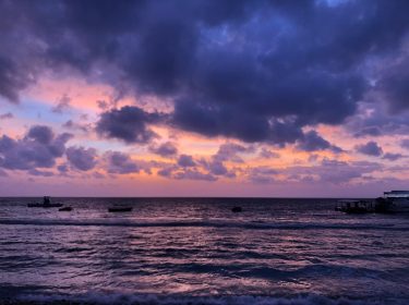 The first of many snaps to come from Nusa Penida. #sunrise #dawn #nusa #bikeproblems…