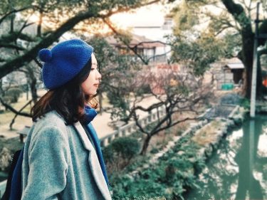 #美格的無限murmur #megssglife 照片在福岡，讓我想起過去頻繁旅行的日子，如今似乎已經進到下個階段。 – 展翅翱翔的飛鳥也會築巢，看似孤傲的狼也愛成群，瀟灑的旅人也需要家，渴望獨特的人也懂平凡日子的味道。 – 好像沒有什麼是對立的，卻也有衝突的時刻，看似矛盾不已的，也會找到共通的道理。 – 本來就不愛斷言是非，但隨著看見越多的是是非非，也隨著自己從熱血社青到渴望穩定家庭，又轉變成追求價值發揮，再到此刻的明白平凡的意義，如此過程讓我更加地體會灰色地帶的廣闊。 – 如果凡事都有好壞的成份，沒有人能真正判斷是與非的話，人生最重要的就不是好壞與否，而是自己的選擇是什麼了。 – 選了就是好的，沒選的，就不重要。 -…