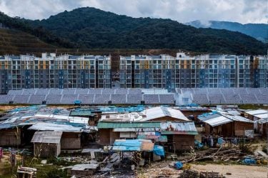Qui in Asia capita sovente di vedere delle forti situazioni di contrasto come questa,…