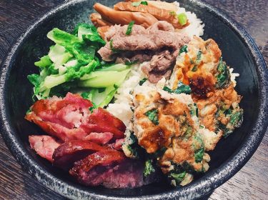 今日員工餐，台灣香腸、滷大腸、炒青菜、九層塔蛋、安格司肥牛肉片。 Today meal for employees, Taiwanese sausage,braised large intestine, stir fried veggie, Basil fried&hellip;