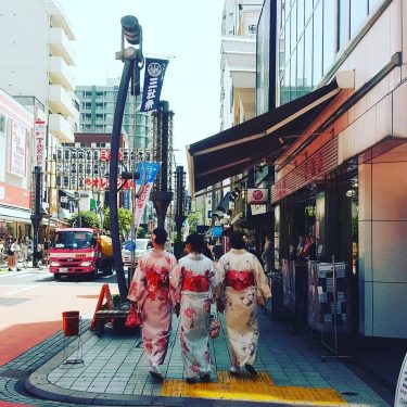 I dont know carry the costume so decide take photogragh others people #ebonyvacation