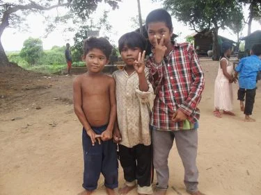 Today we met some kids! #cambodiavision #cambodia #travelrepost #travellingshare #travel #travelblogger #traveling #TravelAwesome #traveladdict…