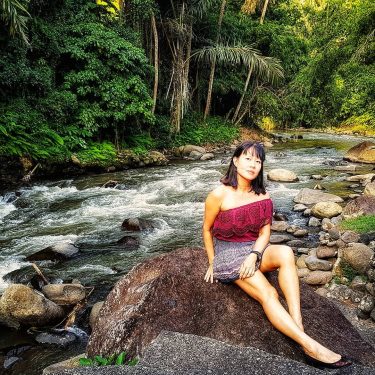 Have you ever wondered about that misty eyed faraway look so favoured by Instagrammers?…