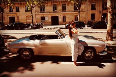 Champs-Élysées style. . . . . . . #champselysees #clasiccars #nomadlife #trip #travel #traveling…