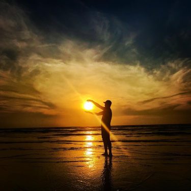 Amé, fui amado, el sol acarició mi faz. ¡Vida, nada me debes! ¡Vida, estamos…