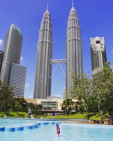 Such a lovely day in Kuala Lumpur. • • • #petronas #petronastowers #petronastwintowers #kualalumpur&hellip;