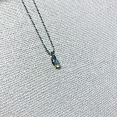 1番お気に入りのネックレス . オーストラリアでgetした天然オパール???????? オパールにも白っぽいのとピンクのと水色のが あったんやけど迷わず水色選んだ笑 . #やっぱり青はキレイ #写真好きな人と繋がりたい #写真撮ってる人と繋がりたい #カメラ女子 #関西 #個人 #相互…