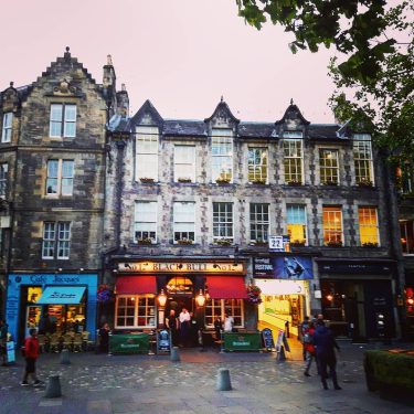 EVENINGVIBES EDINBURGH @scotlandexplore @living__europe8636 @living_europe @countrylivingmag @vogueliving @livingeurope @greatescapepublishing @lovegreatbritain @europe_greatshots @onlythebestlifestyle #The_mobile_clicks1 #trip…