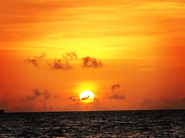 Did I mention that I love sunsets? ️ #instapic #meeruisland #meeru #maldivesresorts #instatraveller #instatravel…