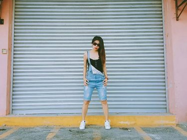 哪个比较销魂? 我 或者 猪扒面包 #ebonyvacation #ebonylifestyle