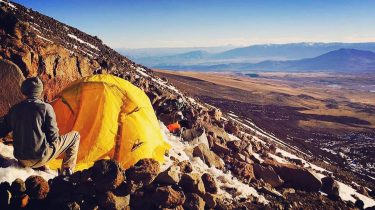 “La montaña no es como los humanos, la montaña es sincera” W. Bonatti #mountainclimbing…
