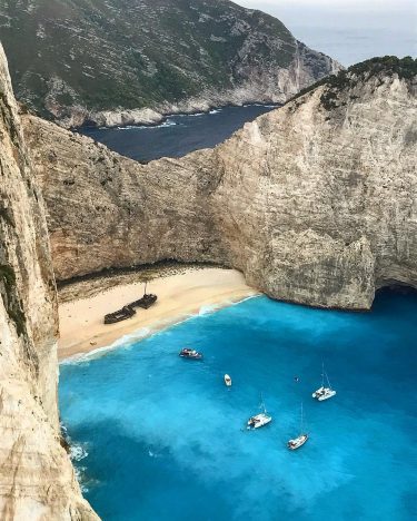 Beach #travel #travelphotography #travelblogger #ig_travel #travelgram #traveller #globe_travel #bestdestination #instagood #explore #bestoftheday #wonderful_places #etravel…