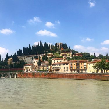 In fair Verona, where we lay our #romeoandjuliet ???????? ???????? ???????? #travellingtheworld #authenticliving #naturephotography&hellip;