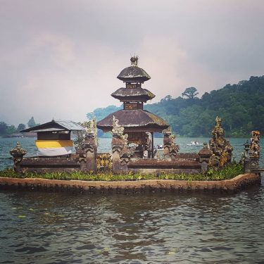 Pura Ulun Danu Bratan, Bedugul, Bali #mylastravel #silvertrip #travel #travelblogger #travelife #travelife #traveling #travelingram…