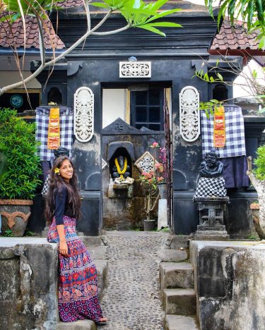 A random house on a random street and me trying to pose like anything…