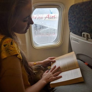 Nothing makes a long flight go by faster than reading good book! #travelersnotebook #travelstoriesworld…