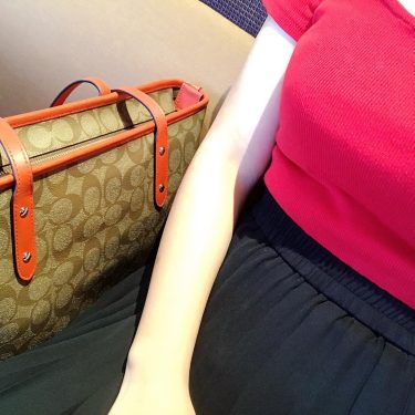 今日また赤なった笑 赤って着たらテンション上がるよね〜 . . #写真好きな人と繋がりたい #写真撮ってる人と繋がりたい #ファインダー越しの私の世界 #カメラ女子 #関西 #個人 #相互 #CANON #EOS&hellip;