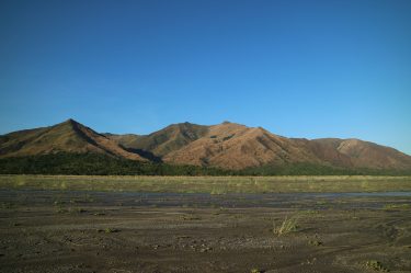 #throwback #trek #trekking #climbing #hike #hiking #mountain #mountpinatubo #pinatubo #rocks #greengrass #zambales #philippines #travel…