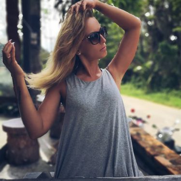 Windy weather #wonderful_places #travelersnotebook #travelphotography #wonderful_places #blondie #wind #hairstyle #hair #messyhair #sunglasses #nomakeup #sunny…