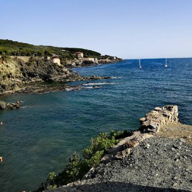 Coast . #travelgoals #travelspot #travelspirit #travelspectacular #landscape #coast #mediterranean #tuscany #italy #italian_trips #worldwide #world_shotz&hellip;