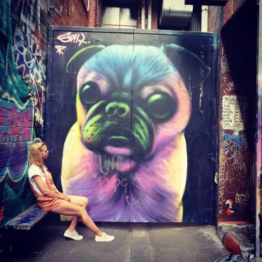 ???????????????????????? #streetart #graffiti #melbourne #australia #cool #instaart #citylife #instagirl #blonde #roadtrip #perthtocairns #travelblogger #art…