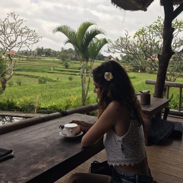 Bali Coffee #bali #ubud #balinescoffee #balineseculture #relaxtime #travelalone #campuhanridgewalkubud #campuhanridgewalk #lovetravel #viajandosola #model #instamodel…