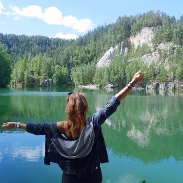 Začátek prázdnin zatím absolutně topový #wanderlust #travellife #travelczech #travelgram #travelling #adventure #rocks #lake #amazingplaces…