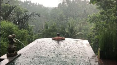 Raining vibes in Jungle ————————————— @jannataresort •••••••••••••••••••••••••••••• DiscoverMyJourneyAroundThe‍️ #discoverlist #bali #baliindonesia #ubud #ubudbali #bnesimppl…