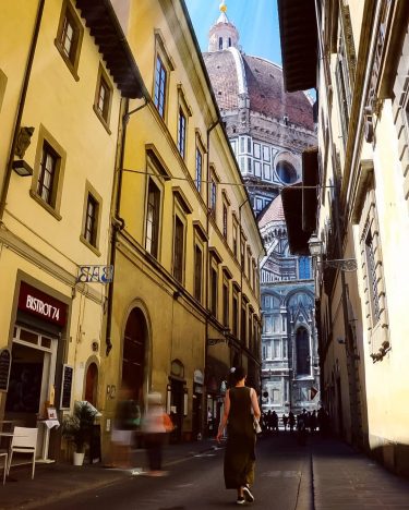 Streets of Florence #follow @ #ilskenontheroad . . “It feels good to be in…