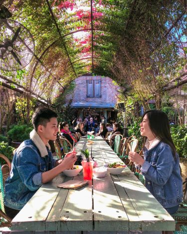 The most magical cafe experience yet. #Thegroundsofalexandria has charmed us in ways that we…
