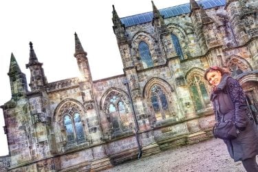 Rosslyn Chapel La leyenda de la Capilla de Rosslyn está ligada a la de…