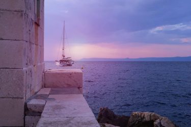 Rising sun ️️ #travel #roadtrip #instatravel #backpacker #sun #boat #g7x #instagood #instapic #picoftheday #wallpaper…
