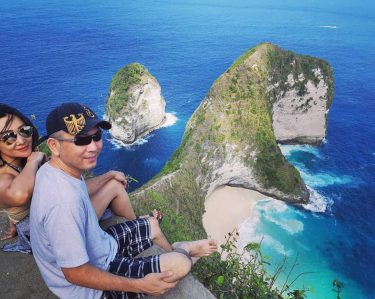 #bali #nusapenida #kelingkingbeach #sea #ocean #blue #naturephotography #travelphotography #travelblog #travelblogger #travel #travelling #traveller #bnesimppl…