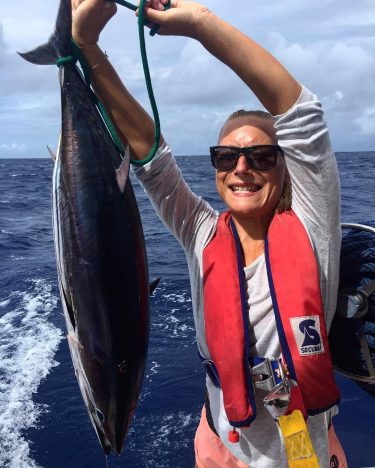 Yeeeeeah, my first catch a 10 kg striped tuna #nadditraveltheworld #symanado #vonnullauflangfahrt #vondermoselindiesüdsee #sailing…
