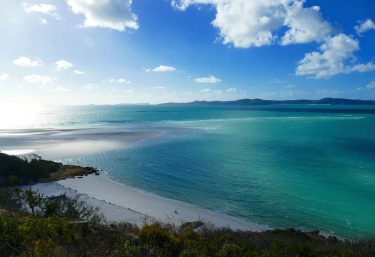 Heaven on earth #whiteheavenbeach #whitsundayislands #whitsundays #hillinlet #hillinletlookout #whiteheaven #queensland #travelqld #australia #roadtrip #sailingtrip…