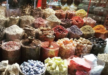 #iamtb #travelrepost Zoco de las Especias, Dubai #trip #travelviews #travelblogging #travelingran #travelblogger #travelblog #travelblogginghashtags…