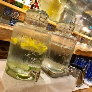 オシャレなところでランチでした 夏に飲むレモン水好きすぎて . . #写真好きな人と繋がりたい #写真撮ってる人と繋がりたい #カメラ女子 #関西 #個人 #相互 #個人事業主 #フリーランス #ネット…