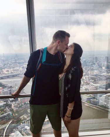 The best view in you . . #iamtb #coupletravelgoals #travelcouplegoals #travelcouplelife #traveling #london #londonengland&hellip;