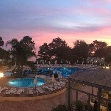 Can’t wait for these beautiful summer nights . . . #portugal #portobay #sunset #sunlight…