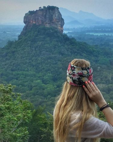 El mundo esta lleno de belleza #srilanka #sheisnotlost #jungle #sigiriyarock #dametraveler #awesomedestinations #beautifuldestinations #wonderful_places…
