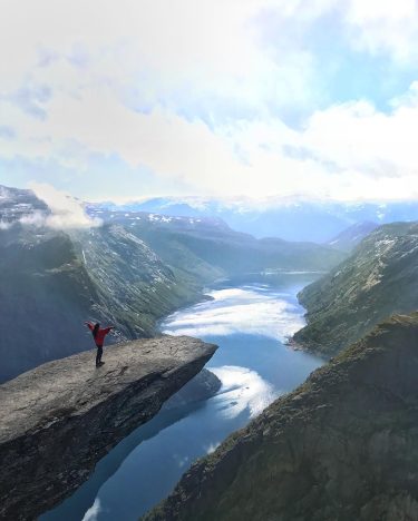 A dream come true #trolltunga #языктролля #norway???????? #норвегия #travelgirl #travelblog #travelguide #travelblogger #travelinspiration #hikingnorway…