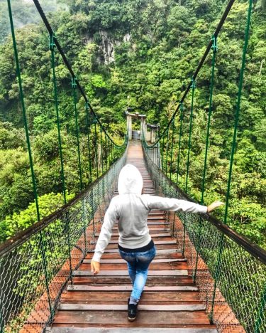 Esto de los puentes, de cruzarlos, de crearlos (literal y figurado) Amo! #ecuador #southamerica…