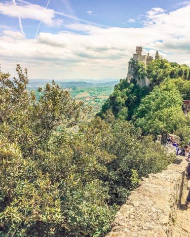 La fotografia rende presente un momento passato . San Marino ???????? . . .…