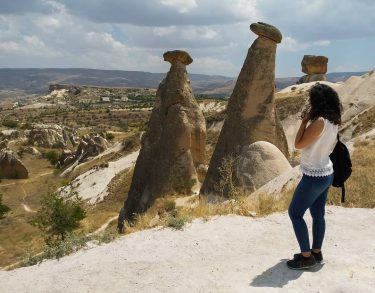 +1 #travellingthroughtheworld #cappadocia #beautifuldestinations #travelgram #seyahat #seyahatblog #turkey #peribacaları #üçgüzeller #cokgezenlerkulubu #travelbucketlist #visitturkey #travelaroundtheworld…